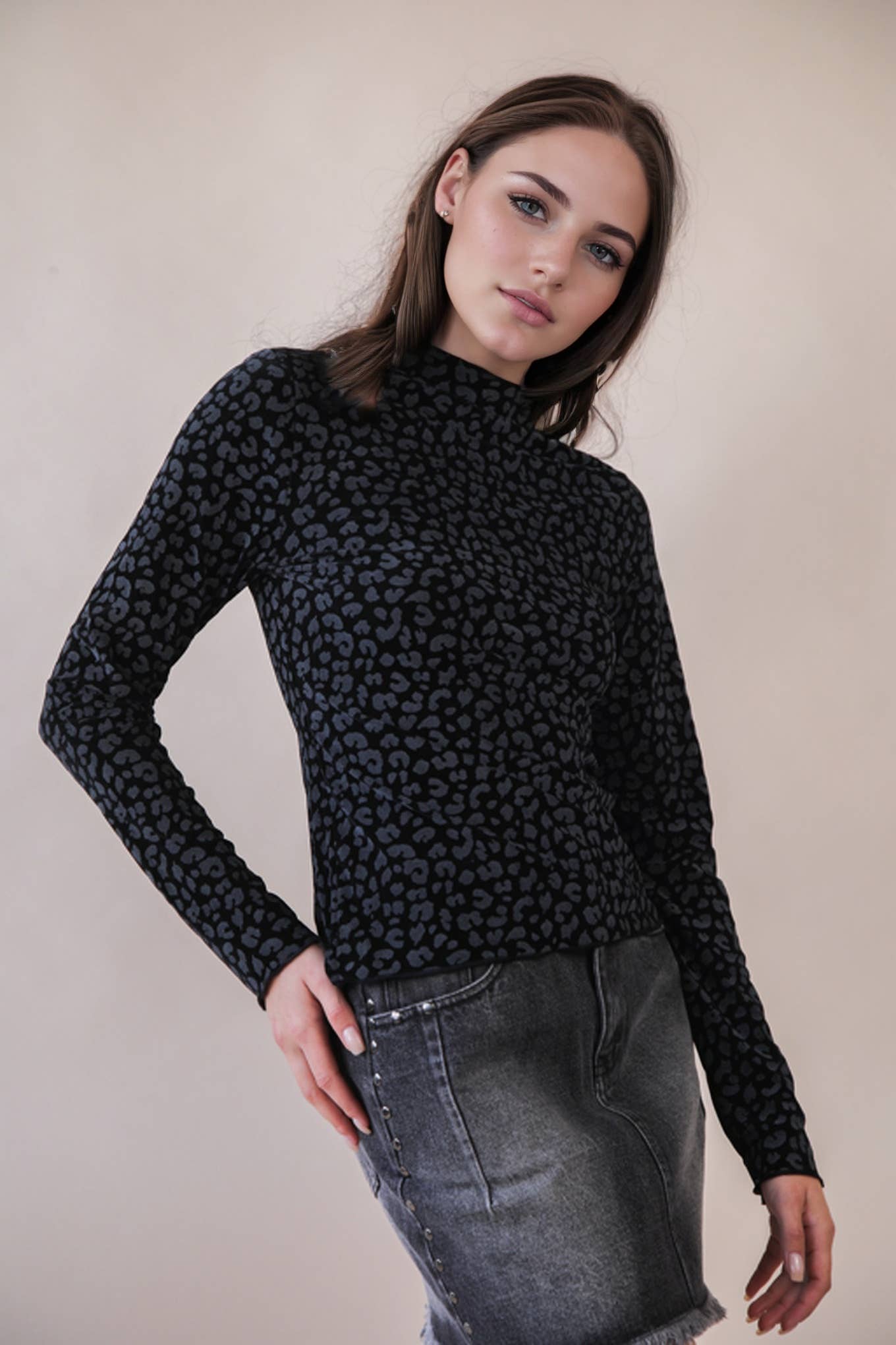 Leopard & Stone Fitted Top: BLACK LEOPARD