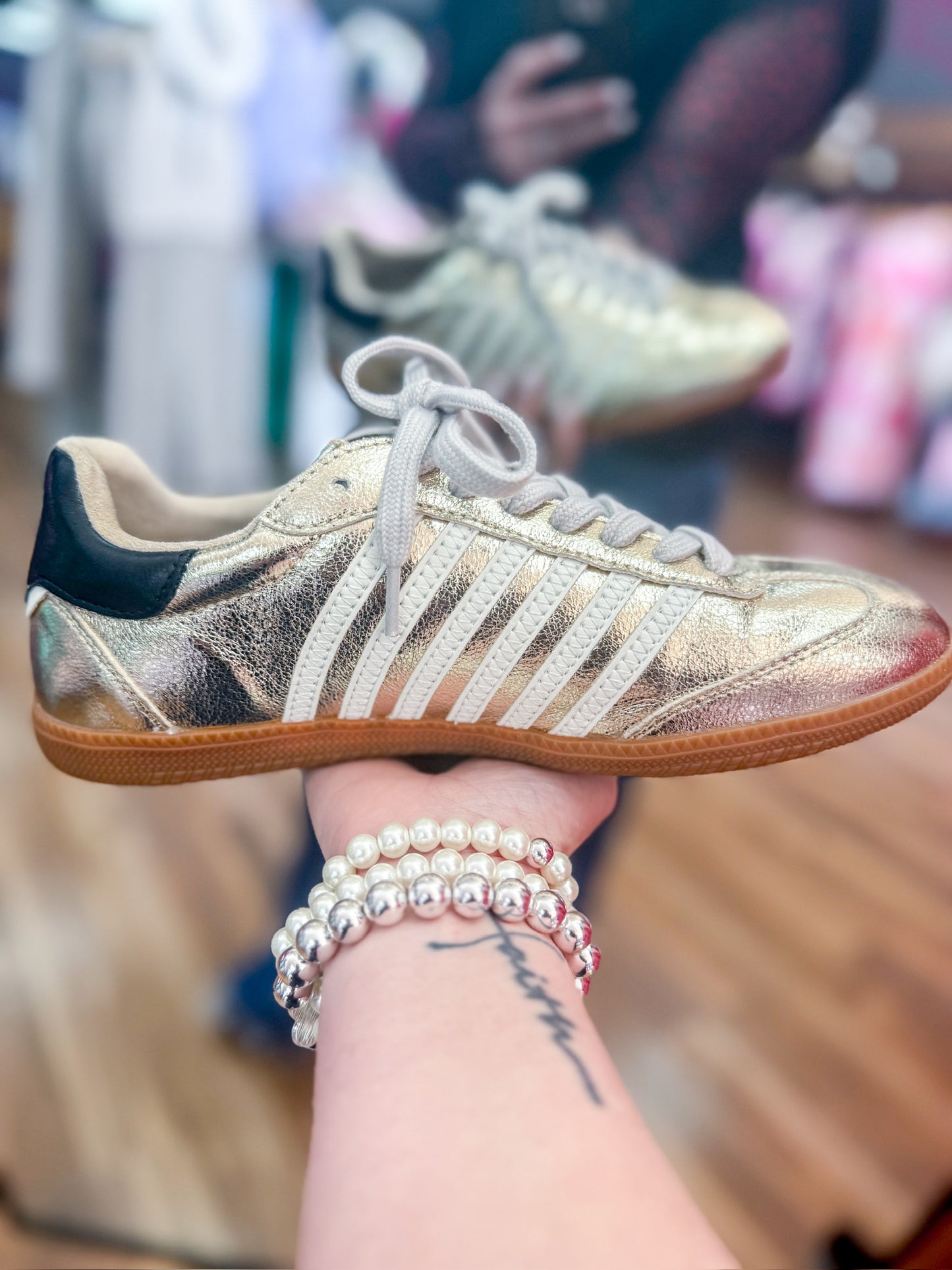 Stevie Gold Sneakers