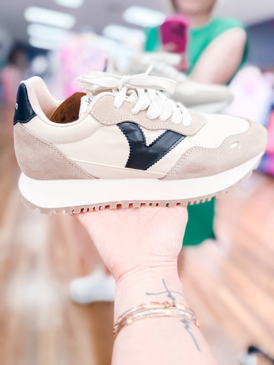 Victoria Viento Sneaker