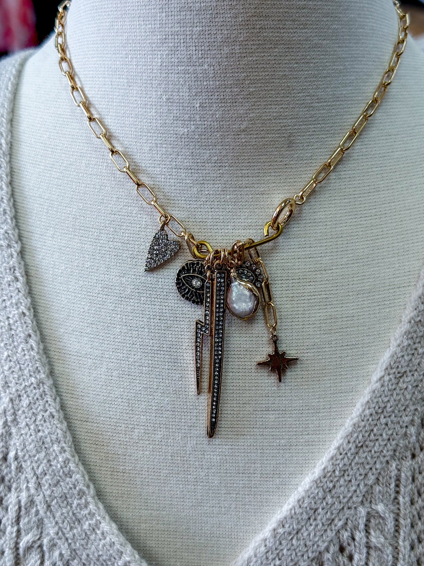 Arch Bar Cluster Necklace