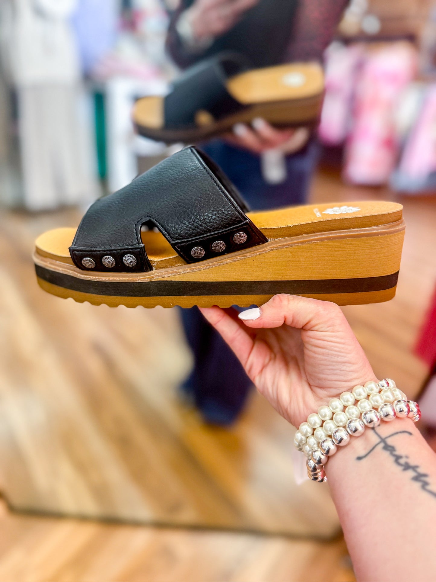 Alameda Wedge Sandal Black or Tan