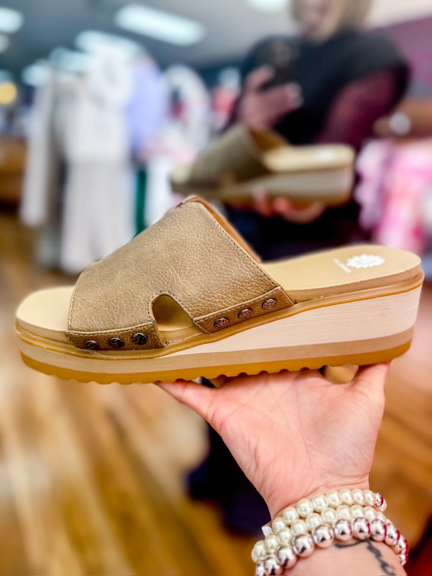 Alameda Wedge Sandal Black or Tan