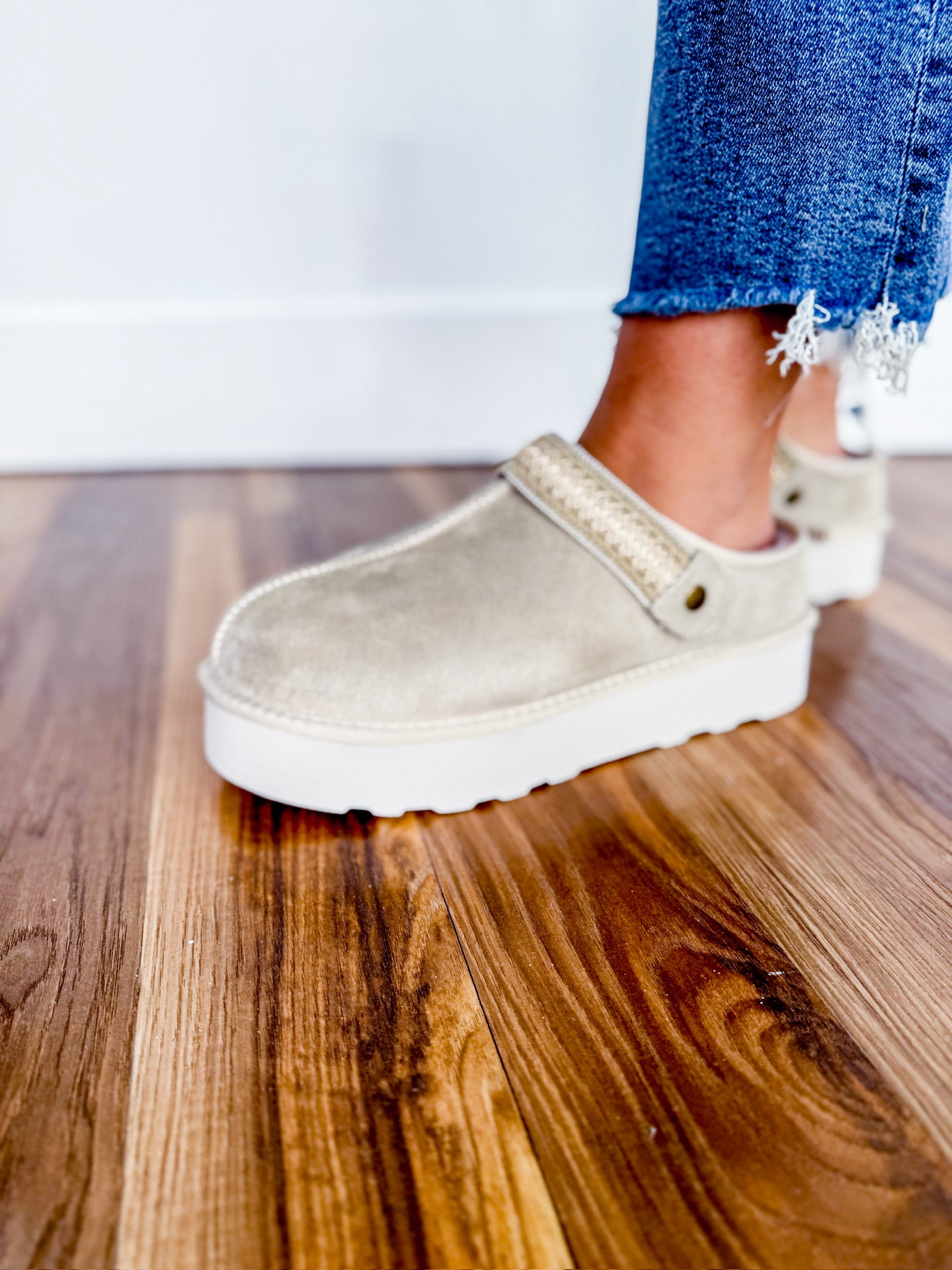 Yellow Box Sand Slipper